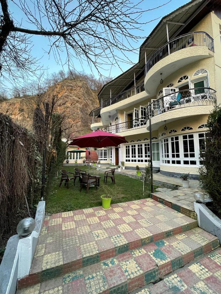 Heritage Rose Inn Durgjan Exterior photo